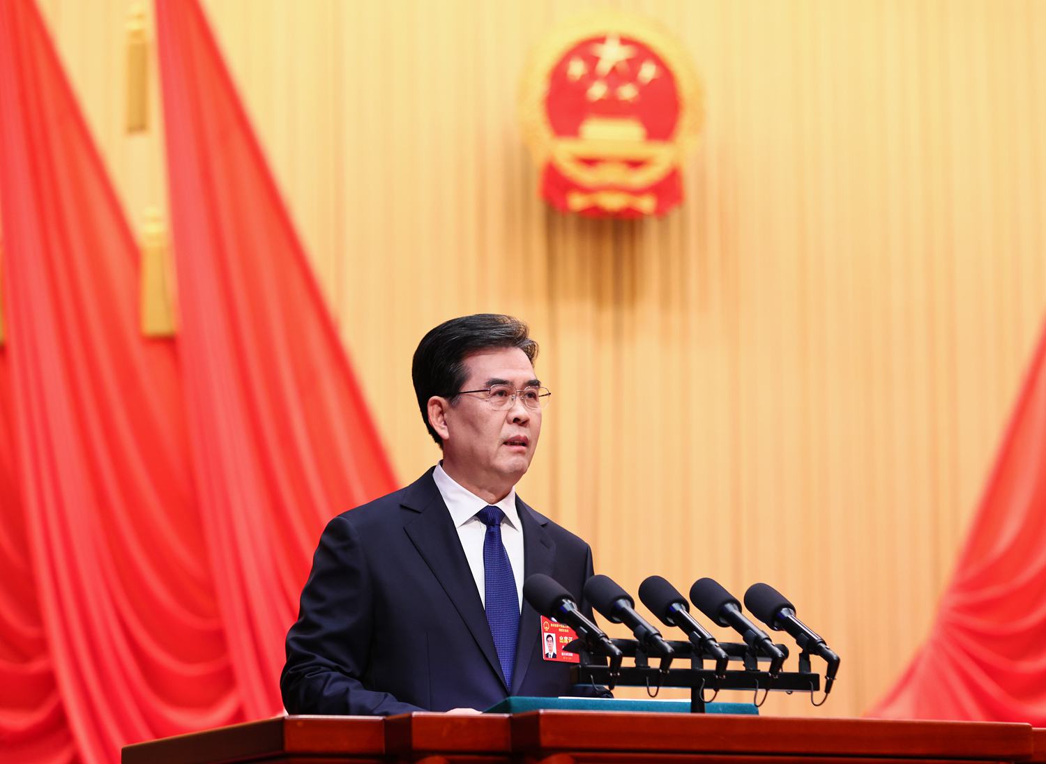 (审定)ea74f1-----2026年1月27日上午,贵州省第十四届人民代表大会第四次会议在贵阳隆重开幕。省长李炳军代表省人民政府向大会作政府工作报告。贵州日报天眼新闻记者 李森 摄影.jpg