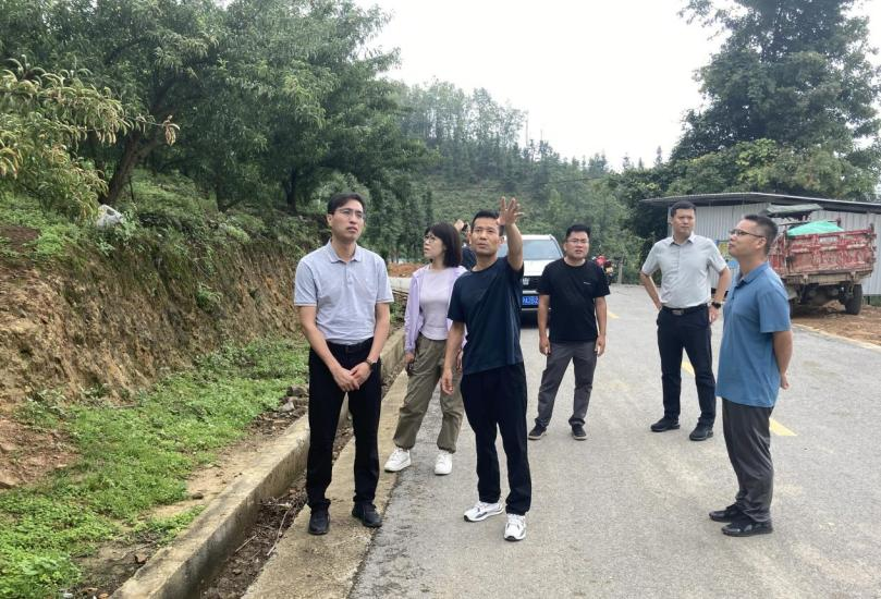 省发展改革委赴望谟县看望慰问委派驻望谟县乡村振兴工作队