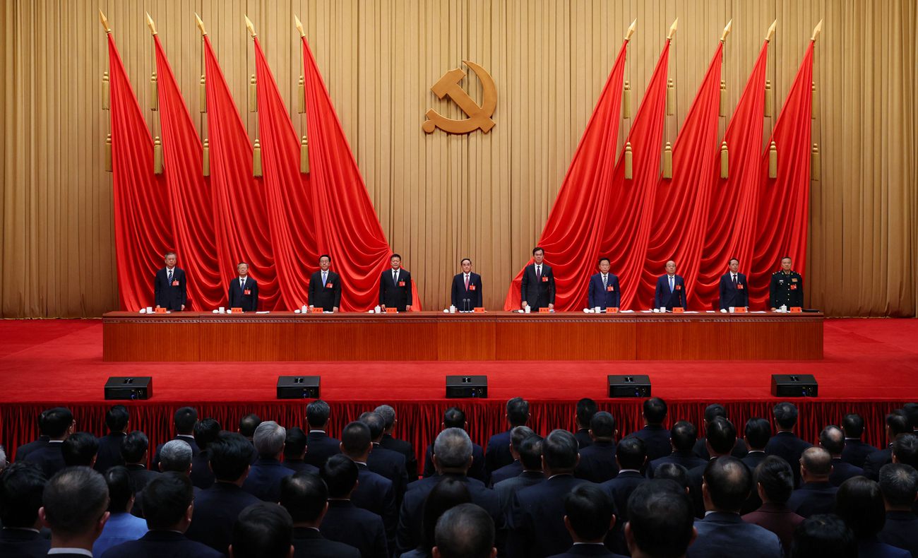 (审定)7efcee0b4-----全体起立高唱《国际歌》。贵州日报天眼新闻记者 林民 摄影.jpg