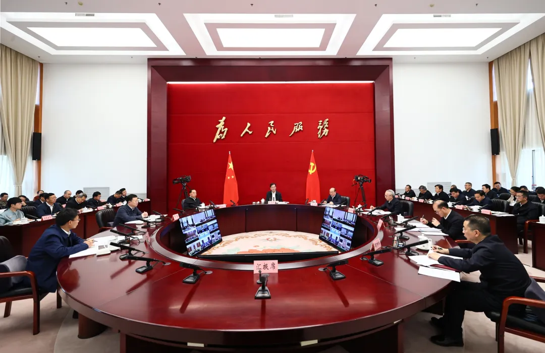 李炳军主持召开省政府党组（扩大）会议