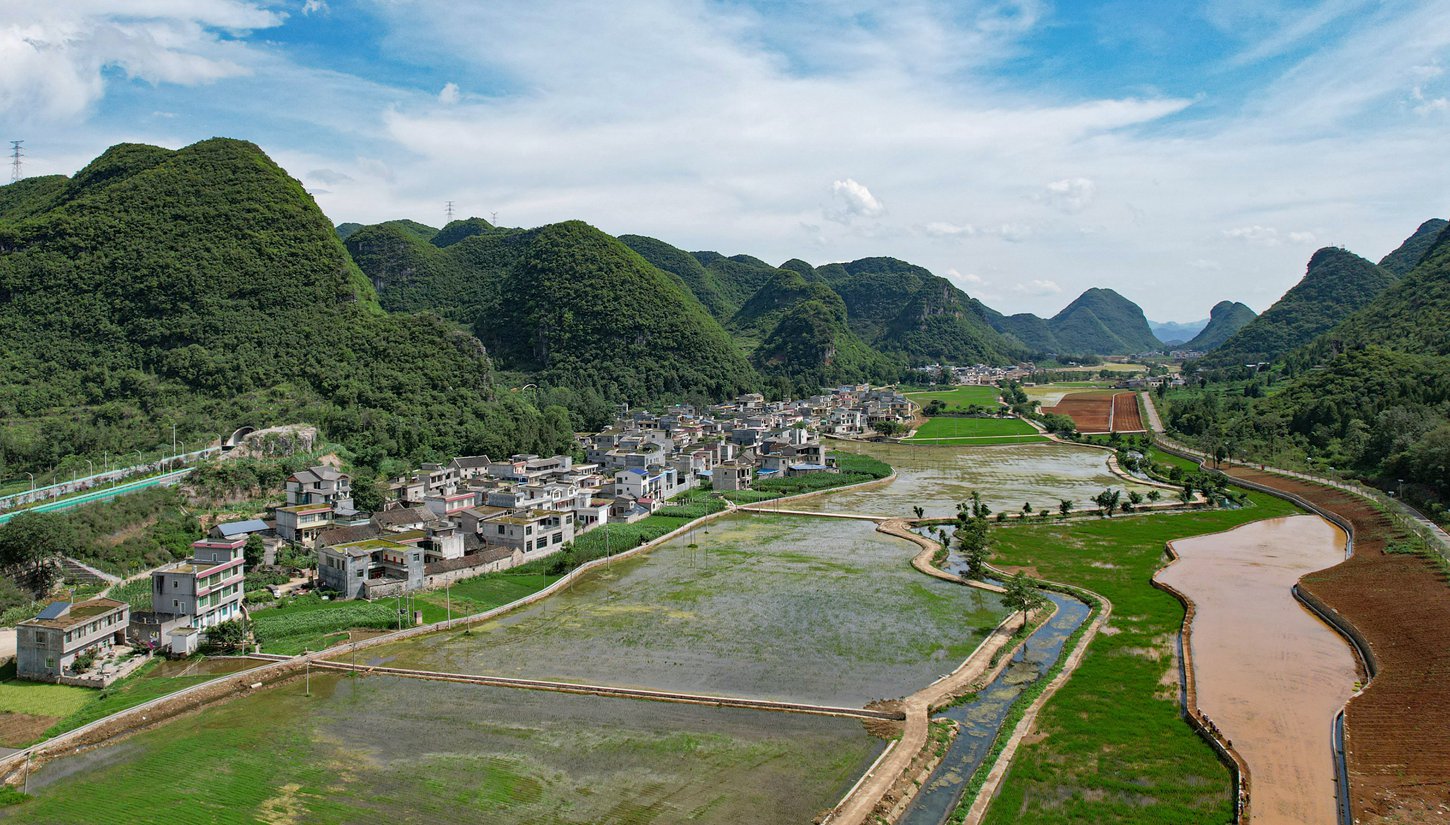 义龙新区楼纳村是一个典型的少数民族聚居村寨,先后荣获“全国创先争优先进基层党组织”“全国文明村镇”“中国少数民族特色村寨”“贵州省脱贫攻坚先进党组织”等多项荣誉称号。 林民 摄影.jpg